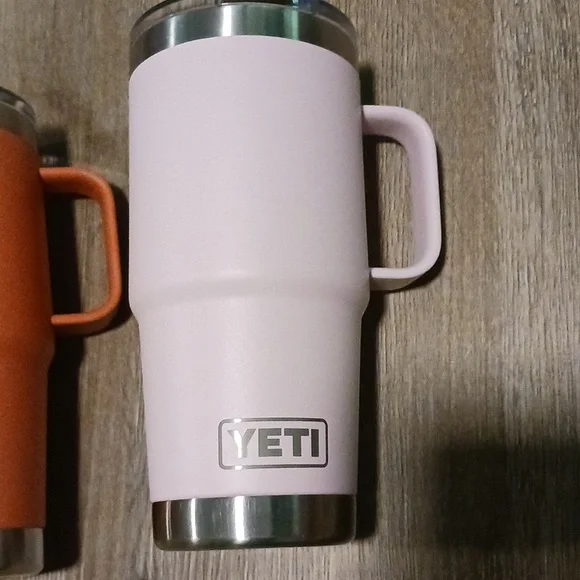 2 Yeti 20 Oz Ramblers With Mag Slide Lids - Picture 2 of 11